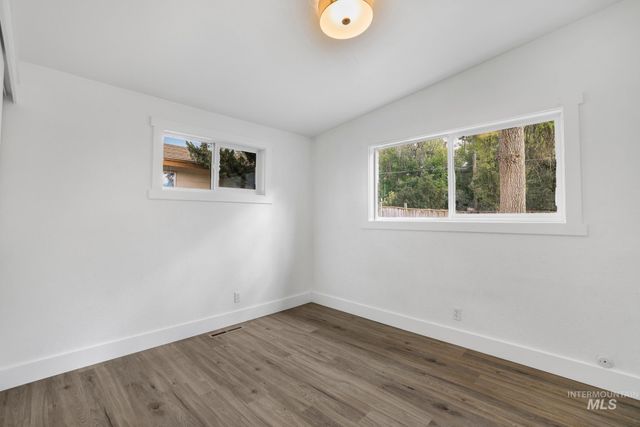 1870 Falls Ave E, Twin Falls, ID 83301