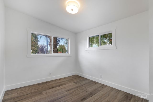 1870 Falls Ave E, Twin Falls, ID 83301