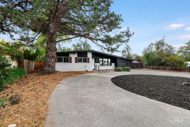 1870 Falls Ave E, Twin Falls, ID 83301