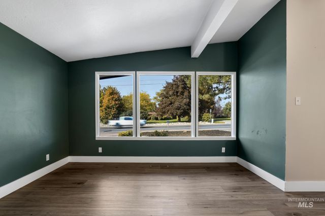 1870 Falls Ave E, Twin Falls, ID 83301