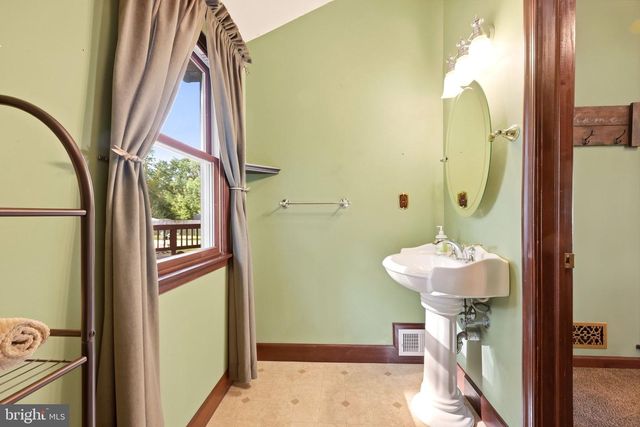 131 MORRIS AVE E, Sewell, NJ 08080