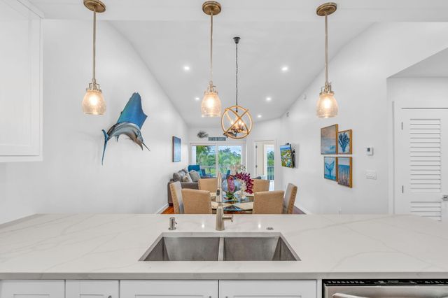 9860 Leeward Avenue, Key Largo, FL 33037