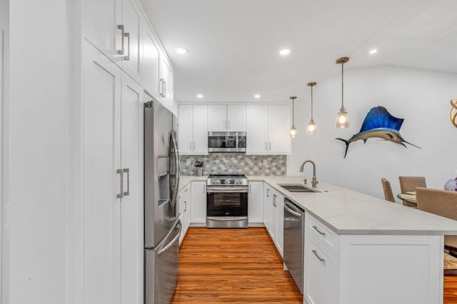 9860 Leeward Avenue, Key Largo, FL 33037