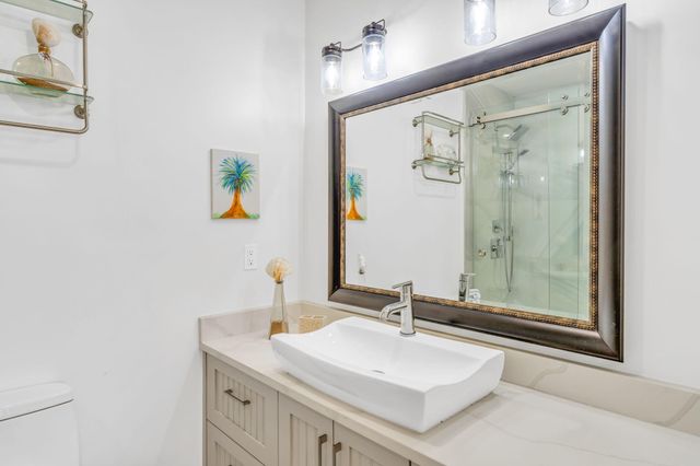 9860 Leeward Avenue, Key Largo, FL 33037