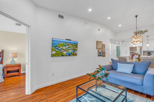 9860 Leeward Avenue, Key Largo, FL 33037