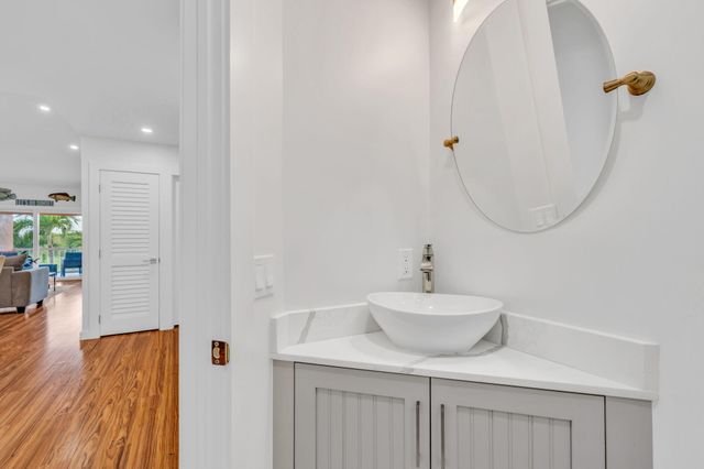 9860 Leeward Avenue, Key Largo, FL 33037