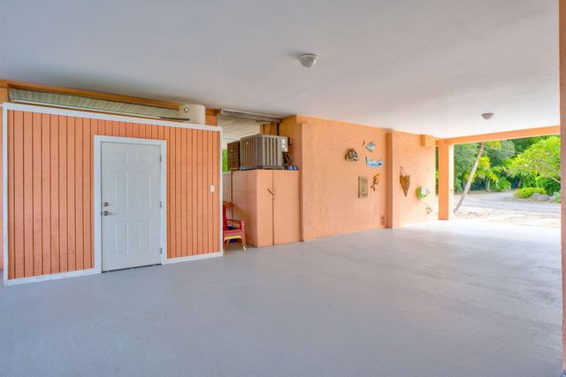 9860 Leeward Avenue, Key Largo, FL 33037