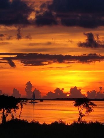 9860 Leeward Avenue, Key Largo, FL 33037