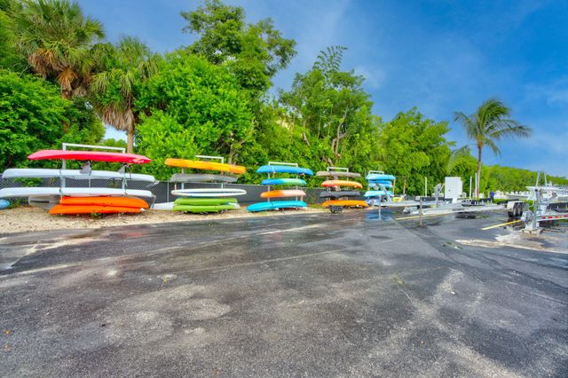 9860 Leeward Avenue, Key Largo, FL 33037