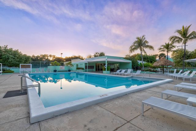 9860 Leeward Avenue, Key Largo, FL 33037