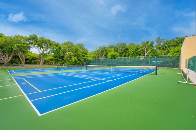 9860 Leeward Avenue, Key Largo, FL 33037