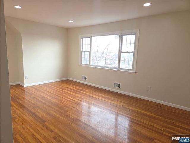 413 Farnham Avenue, Lodi, NJ 07644