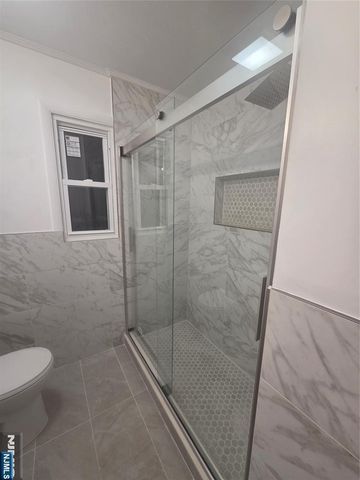 413 Farnham Avenue, Lodi, NJ 07644