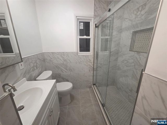 413 Farnham Avenue, Lodi, NJ 07644