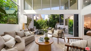 621 N Kings Road 2, West Hollywood, CA 90048