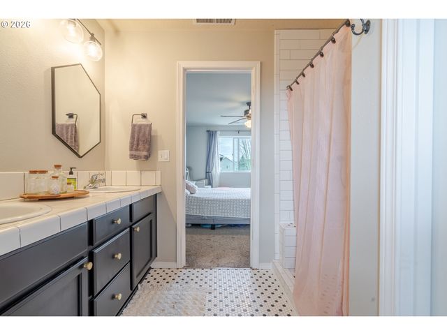 4129 Winners Circle Se, Albany, OR 97322