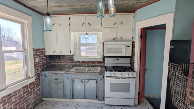 2008 44th Street, Rock Island, IL 61201