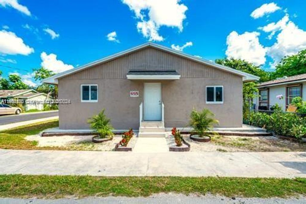 Image 18 of property listing at 655 SW 5th St, Homestead, FL 33030