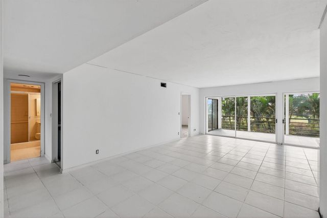 5771 Fairway Park Court 205, Boynton Beach, FL 33437