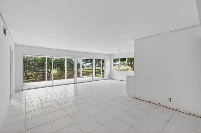 5771 Fairway Park Court 205, Boynton Beach, FL 33437