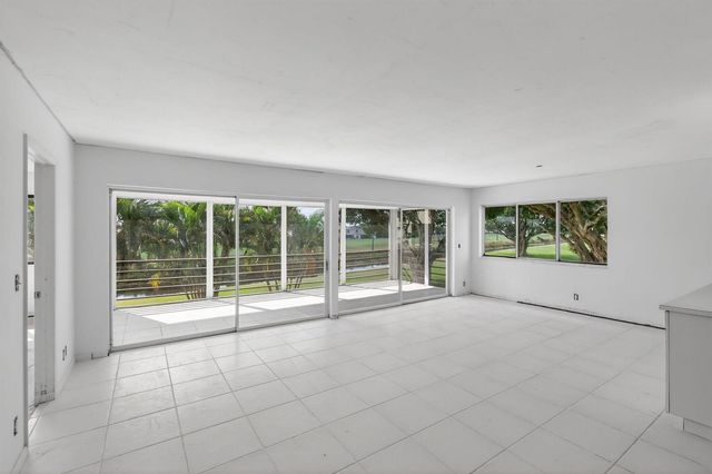 5771 Fairway Park Court 205, Boynton Beach, FL 33437