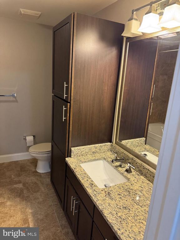 6301 EDSALL RD #102, Alexandria, VA 22312
