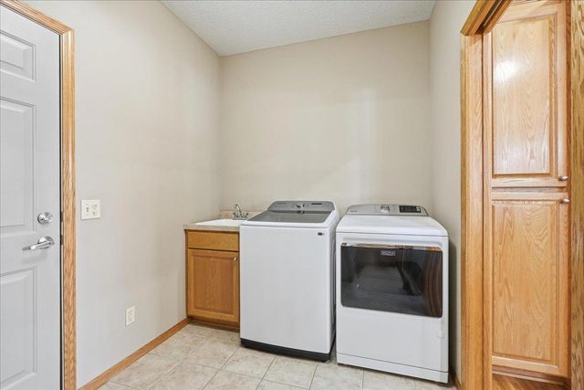 1654 Waters Edge Drive, New Richmond, WI 54017