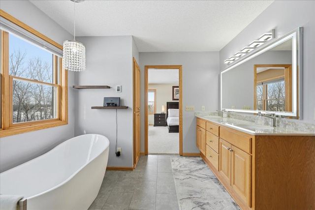 1654 Waters Edge Drive, New Richmond, WI 54017