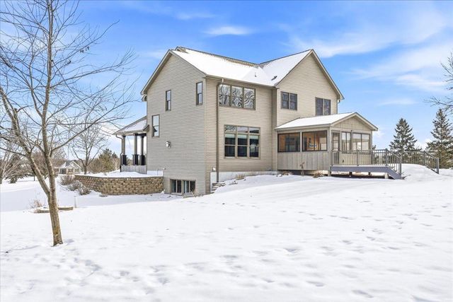 1654 Waters Edge Drive, New Richmond, WI 54017