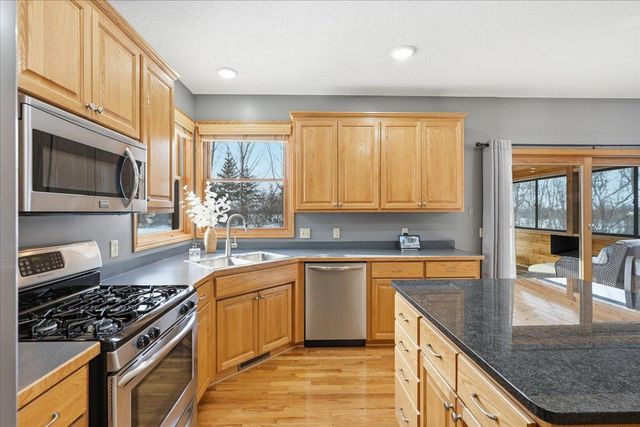 1654 Waters Edge Drive, New Richmond, WI 54017