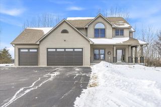 1654 Waters Edge Drive, New Richmond, WI 54017