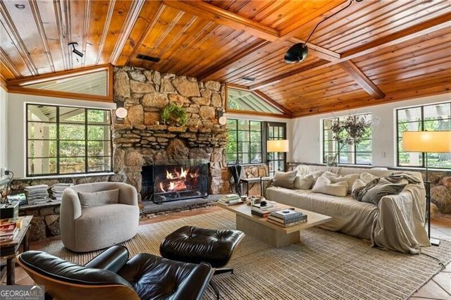 10180 Capps Ferry Road, Chattahoochee Hills, GA 30268