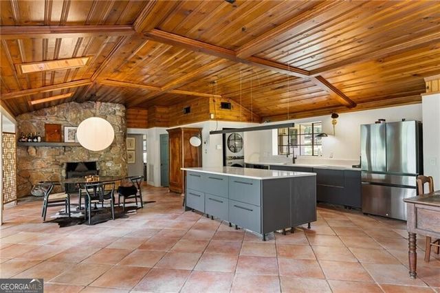 10180 Capps Ferry Road, Chattahoochee Hills, GA 30268