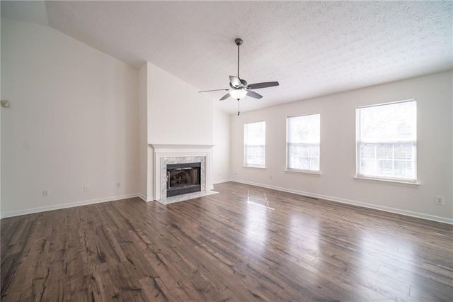 452 Crested View Drive, Loganville, GA 30052