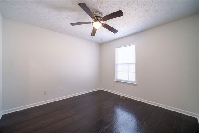 452 Crested View Drive, Loganville, GA 30052