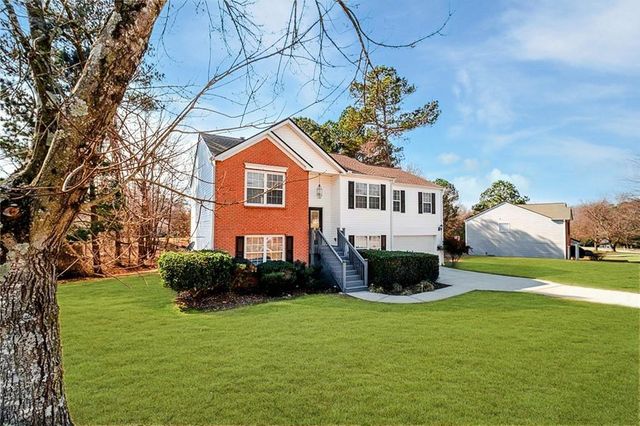 452 Crested View Drive, Loganville, GA 30052