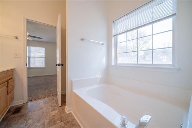 452 Crested View Drive, Loganville, GA 30052