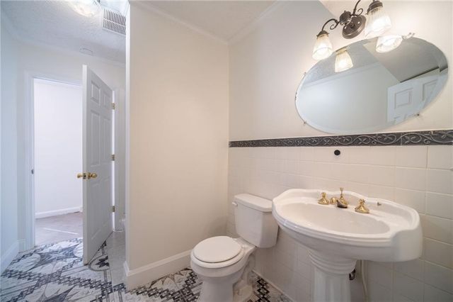 452 Crested View Drive, Loganville, GA 30052