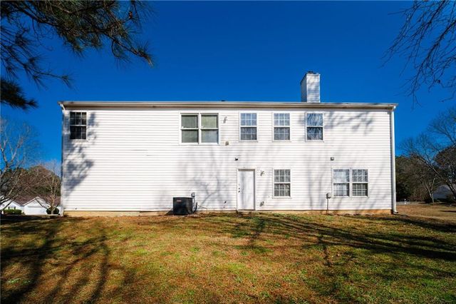 452 Crested View Drive, Loganville, GA 30052