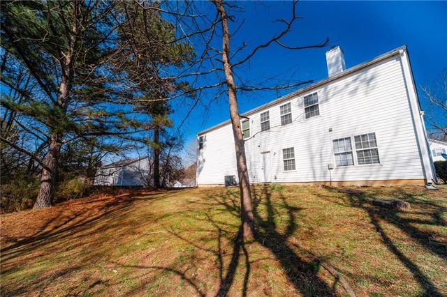 452 Crested View Drive, Loganville, GA 30052