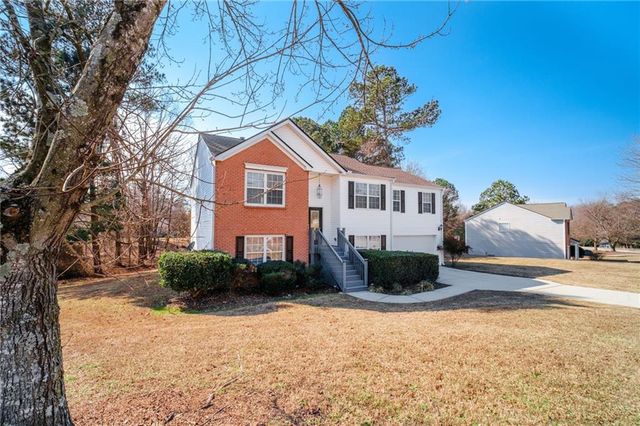 452 Crested View Drive, Loganville, GA 30052