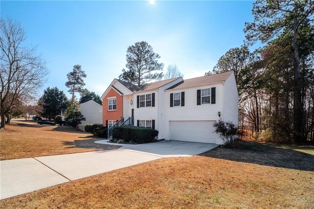 452 Crested View Drive, Loganville, GA 30052