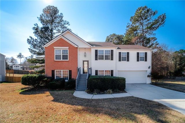 452 Crested View Drive, Loganville, GA 30052
