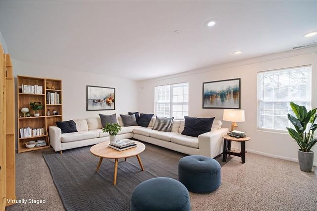 452 Crested View Drive, Loganville, GA 30052