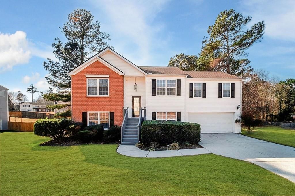 452 Crested View Drive, Loganville, GA 30052