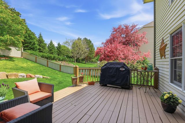 8777 Cottonwood Lane, Eden Prairie, MN 55347