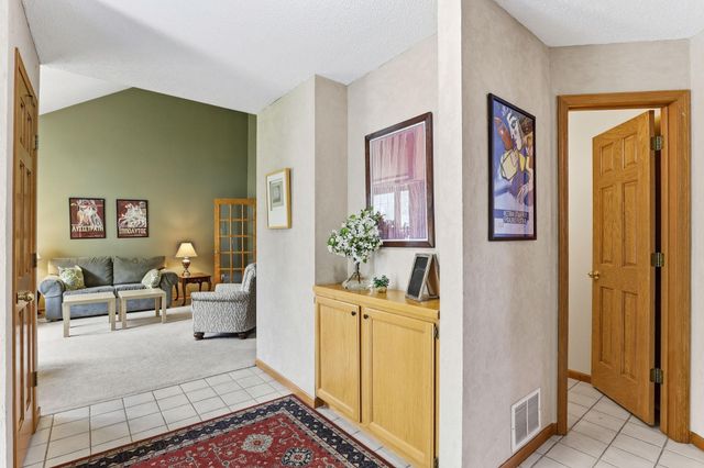 8777 Cottonwood Lane, Eden Prairie, MN 55347