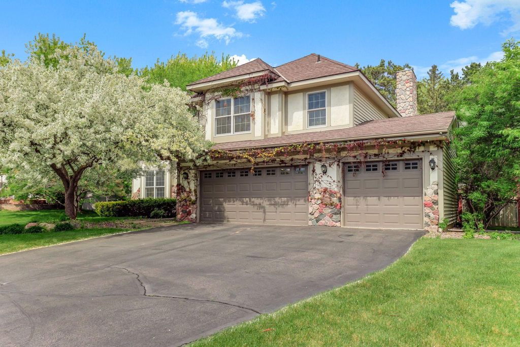 8777 Cottonwood Lane, Eden Prairie, MN 55347