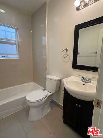133 S Crescent Drive 3, Beverly Hills, CA 90212