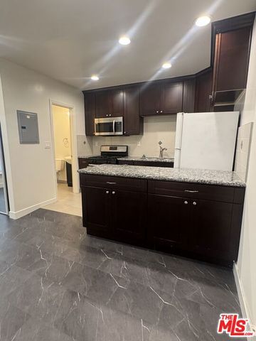 133 S Crescent Drive 3, Beverly Hills, CA 90212